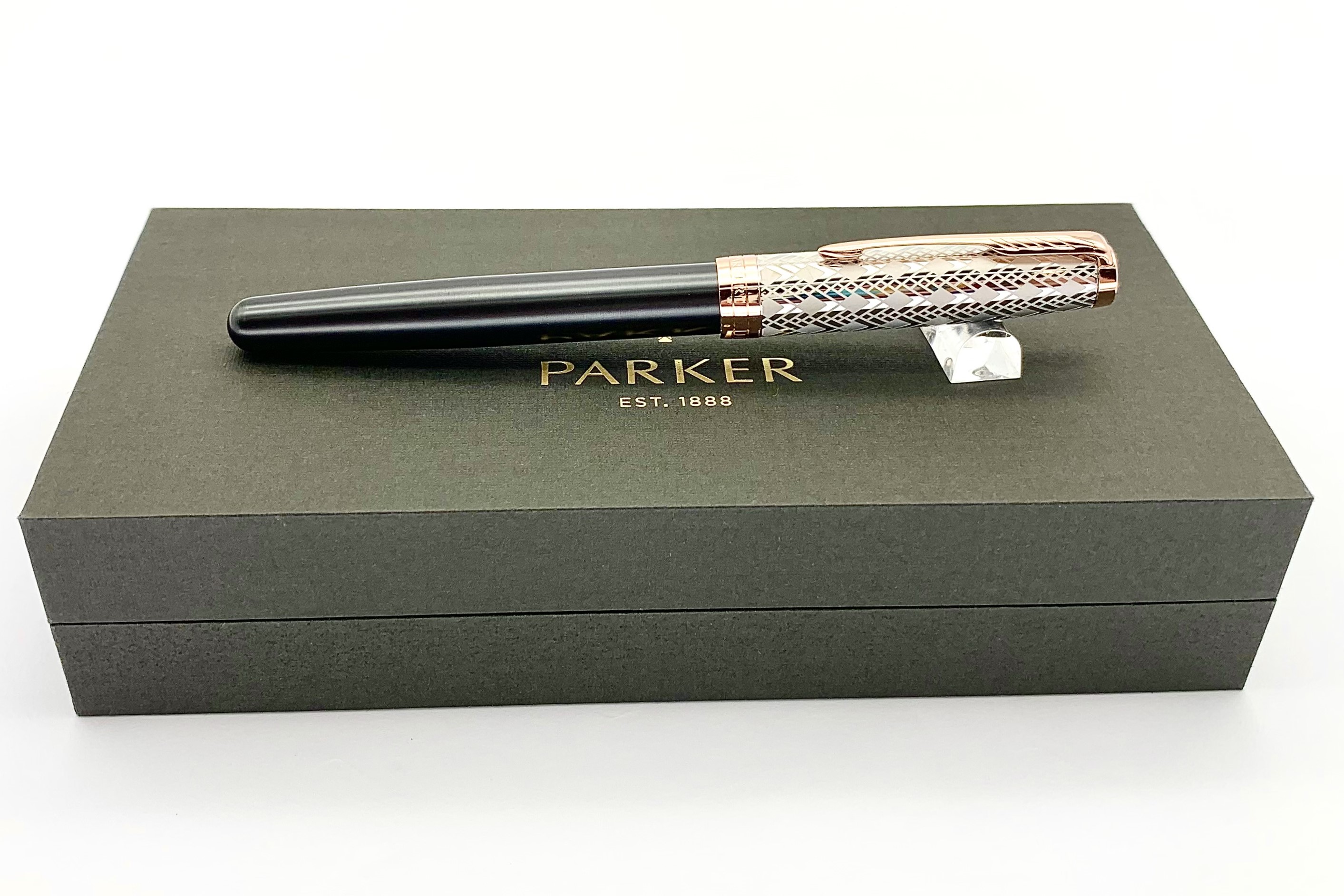 ParkerSonnetMetalAndGreyLacquerwithRoseGoldTrimRollerBallPen_e